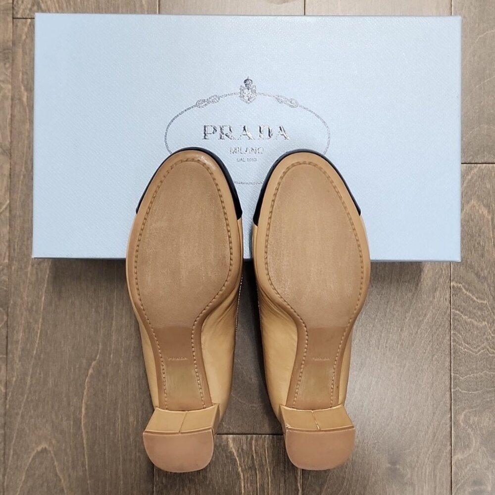 100% Authentic!! Prada Logo Black Beige Patent Block Heels Pumps - Picture 5 of 10